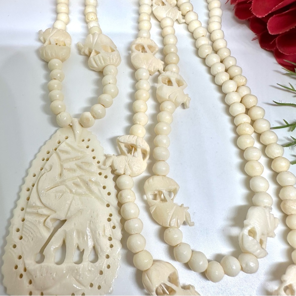 VINTAGE⚜️Carved Faux Ivory Elephant Beaded Necklace - Picture 5 of 9